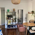 Cozy 2-Room Haussmann Apartment - Buttes Chaumont