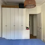 Cozy 2-Room Haussmann Apartment - Buttes Chaumont